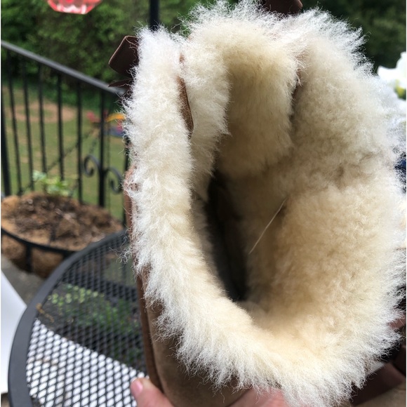 Ugg Boots , Tan Suede With Brown Bows At Back, Shearling Lined. Size 3 - Picture 9 of 10
